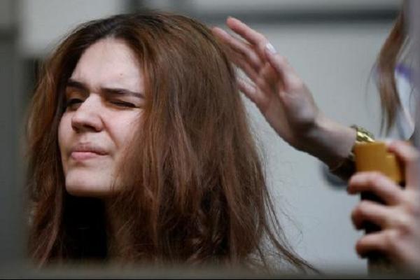 Mengeringkan Rambut Tanpa Pengering, Ada Akibat Positif dan Negatifnya