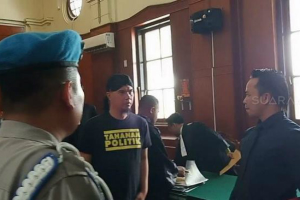 Teriakan Allahuakbar Antar Ahmad Dhani Masuk Penjara Medaeng Surabaya