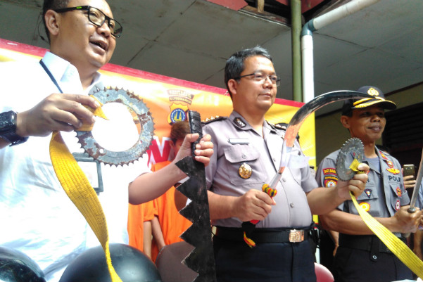 Saat Digrebek, Polisi Temukan Bermacam Senjata Tajam di Rumah Anggota Geng Pelajar Jogja