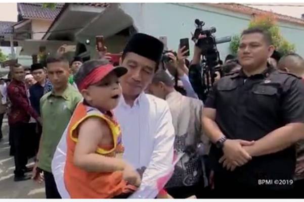 Mengharukan, ABK Teriak Panggil Jokowi dan Berhasil Digendong