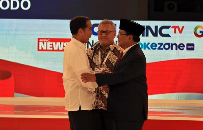 Jokowi & Prabowo Saling Lemparkan Pujian Selepas Debat