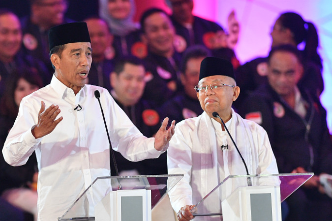 Dicurigai Pakai Earphone saat Debat, Jokowi: Itu Fitnah. 