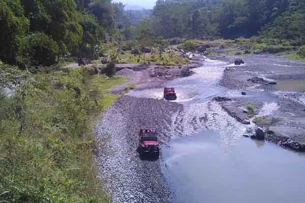Sampai Lokasi Bunker dan Hulu Kali Gendol, Wisata Jeep Merapi Diklaim Masih di Radius Aman