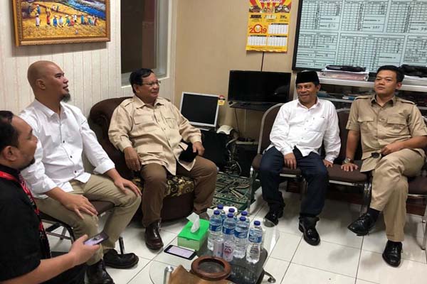 Kunjungi Lapas, Prabowo Mencium Aroma Politik dalam Kasus Ahmad Dhani 