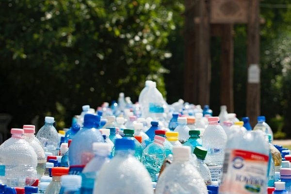 Kenali Bahaya Mikroplastik, Ada Banyak di Sekitar Kita!