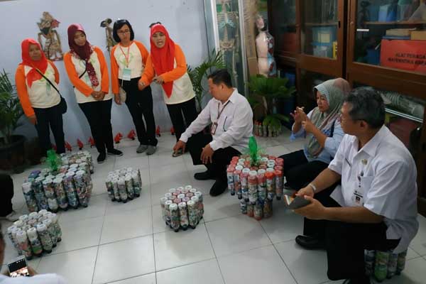 Dalam Satu Jam, Siswa dan Guru di Magelang Kumpulkan 8,7 Kuintal Sampah dari Sekitar Sekolah