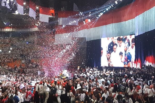 Sindir Prabowo, Jokowi Menunggu Pemilik Konsesi Besar Kembalikan Lahan ke Negara