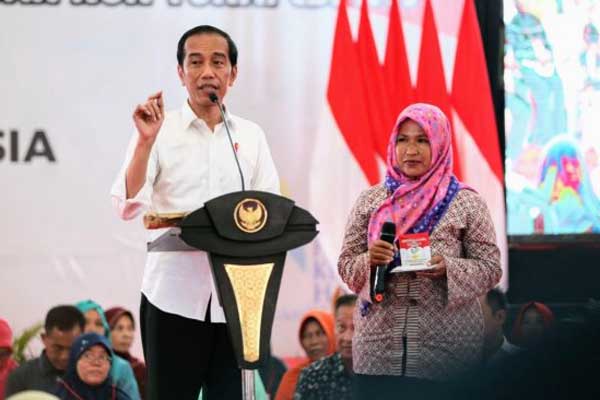 Jokowi Ajari Warga Berhitung Rencana Penggunaan Dana PKH