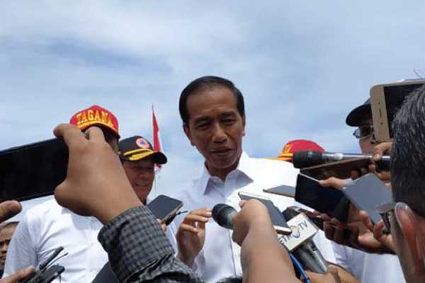 Jokowi Serahkan 34 Sertifikat Tanah Wakaf di Gorontalo