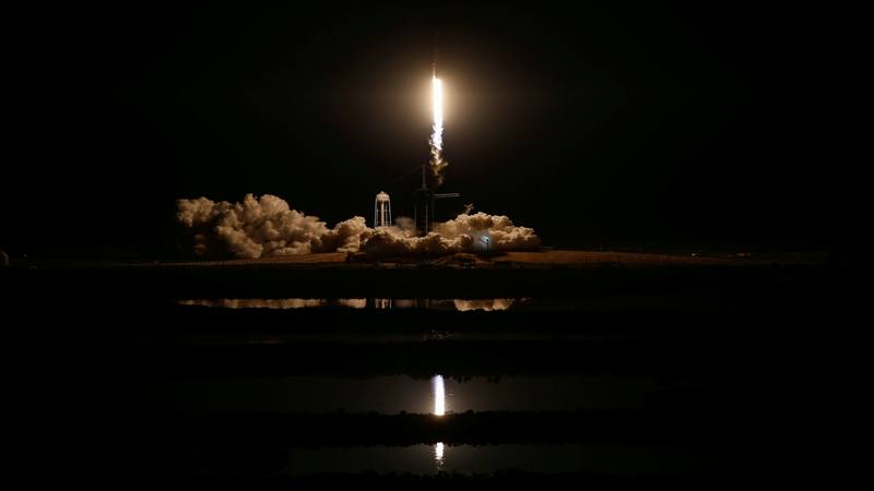 Proyek Luar Angkasa: Kapsul Tak Berawak SpaceX Menuju Orbit