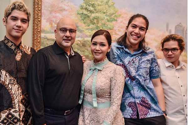  Ke Surabaya Bareng, Anak-Anak Jenguk Ahmad Dhani, Maia Urusan Keluarga