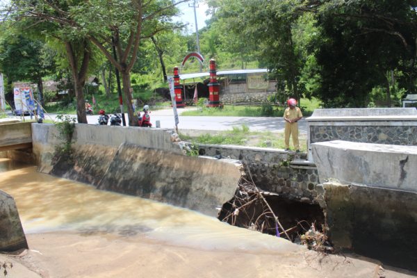 Tanggul Jebol, Ratusan Hektare Sawah di Sukoharjo Terancam Tak Bisa Ditanami