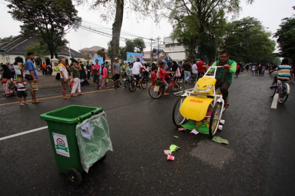 Bersihkan Sampah di Jalan Aspal, Solo Kini Punya Sepeda Sapu Jagad