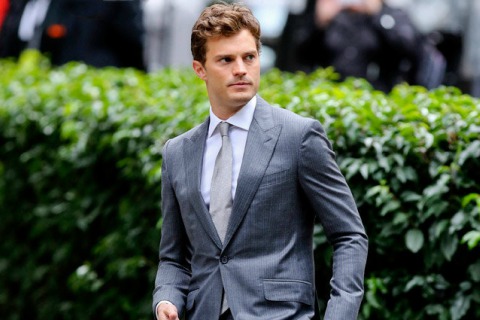 Kesan Kaku saat Lelaki Mengenakan Kemeja Bisa Disiasati