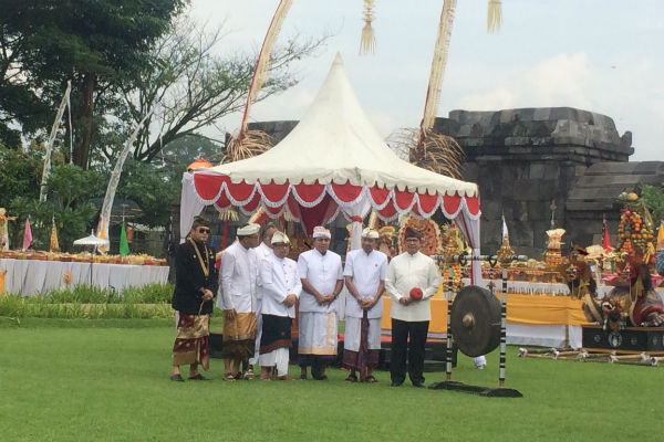 Ribuan Umat Hindu Ikuti Prosesi Tawur Agung di Candi Prambanan
