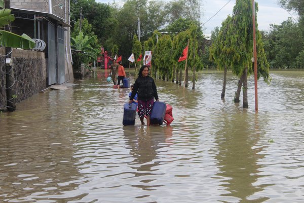 Warga Mojolaban Sukoharjo Pilih Bertahan Ketika Ratusan Rumah Terendam Banjir