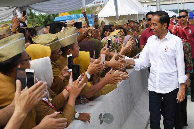 Jokowi Bantah Kartu Pra Kerja Akan Dipakai untuk Gaji Pengangguran 