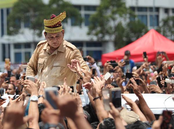 Disaksikan Ribuan Orang, Prabowo Berujar Yakin Menang