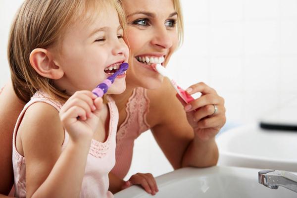 PARENTING: Awasi Anak saat Menyikat Gigi, Ini Alasannya