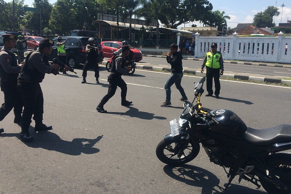 Antisipasi Kericuhan, Personel Gabungan TNI Polri Gelar Sispamkota