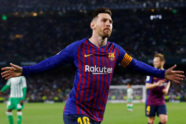 Messi Cetak Hattrick Sensasional, Barcelona Intip Trofi Juara