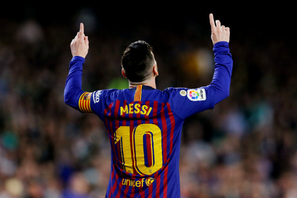 Saking Hebatnya Messi, Suporter Lawan Pun Memberikan Penghormatan