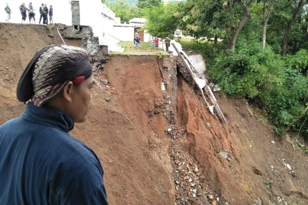 Dampak Siklon Savannah: Kompleks Makam Raja di Imogiri Ambrol
