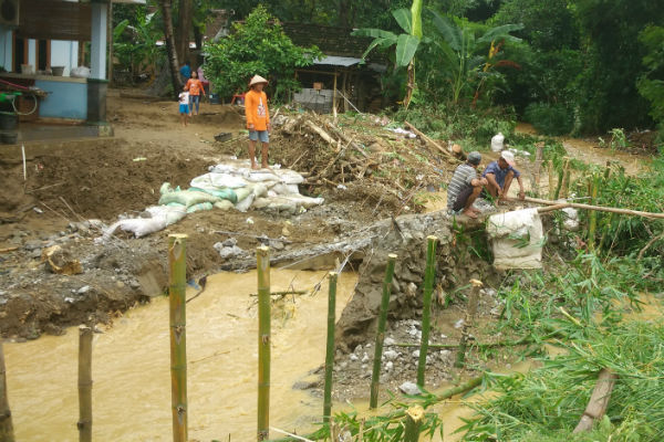 Banjir Satu Meter, Warga Seloharjo Tetap Bertahan di Rumah