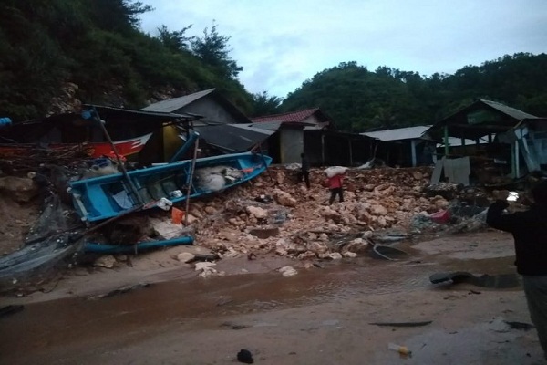 Dampak Siklon Savannah: Puluhan Kapal Nelayan di Gunungkidul Hilang Terseret Banjir 