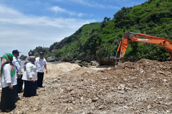 Banjir Bandang, Denyut Ekonomi Pantai Ngrenehan Lumpuh Total