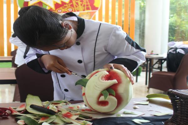 Horaios Gelar Student Fruit Carving Competition
