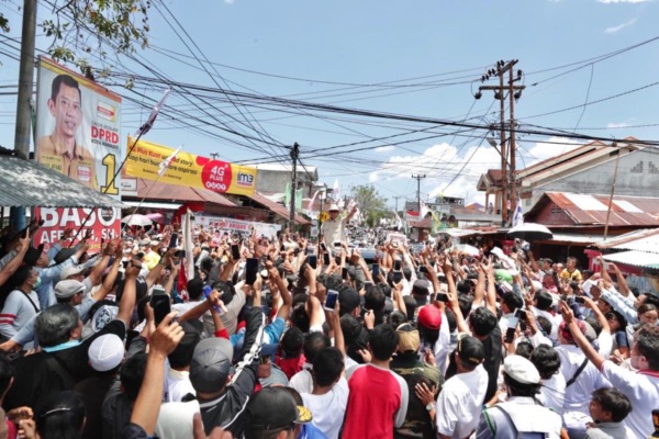 Ini Beda Gaya Jokowi dan Prabowo di Hari Pertama Kampanye Terbuka