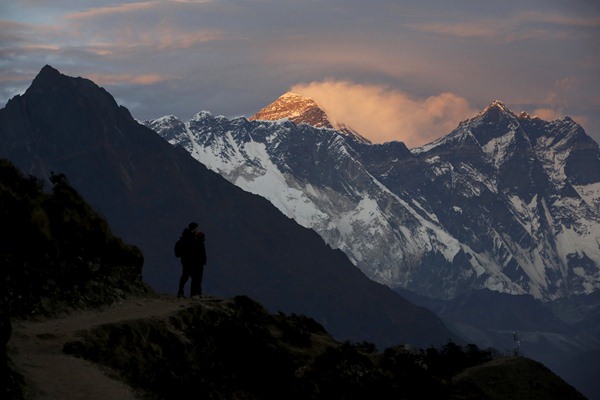 Ngeri... Gunung Everest Mencair, Ratusan Mayat Pendaki yang Terkubur Es Bermunculan
