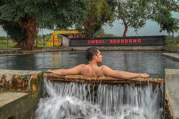 Umbul Brondong di Klaten Jadi Tempat Favorit untuk Berendam