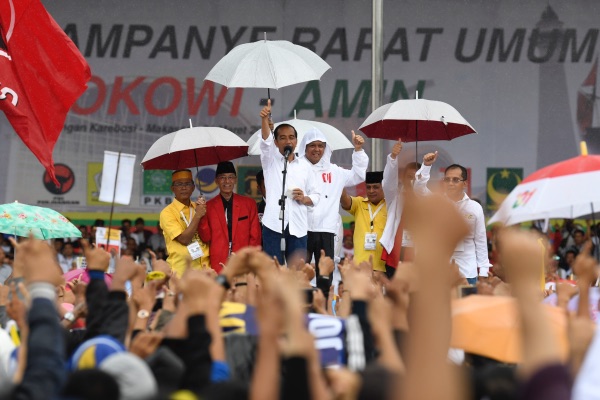 Jokowi-JK Klaim Selalu Jalan Beriringan