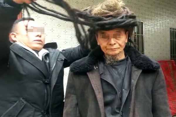 Bagaimana Jadinya Jika Rambut Tidak Dipotong Selama 54 Tahun? Pria Ini Membuktikannya