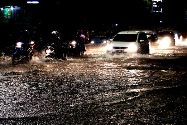 Hujan Deras, Viaduk Solo Terendam