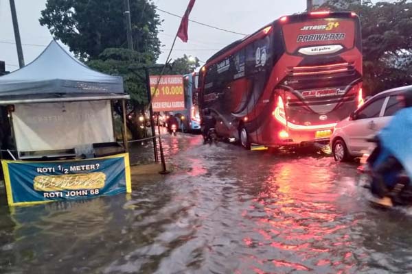 Hujan Dua Jam, Jalan Parangtritis Banjir