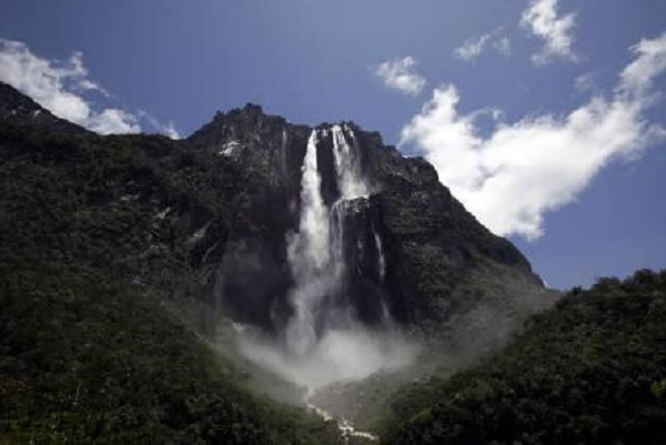 Disebut Tertinggi di Dunia, Angel Falls Jadi Air Terjun Terpopuler