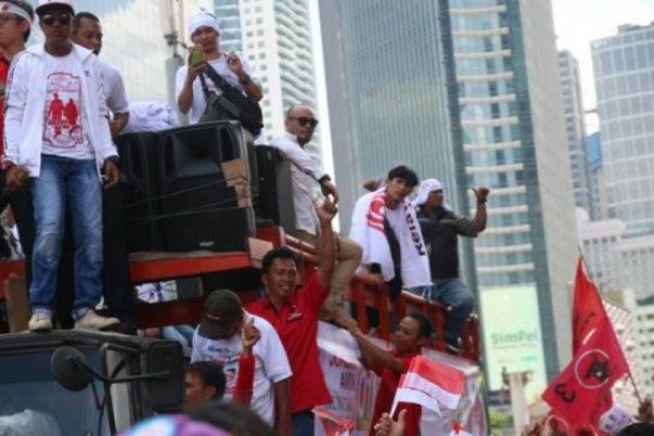 Lagu Via Vallen Iringi Massa Jokowi Pawai ke GBK