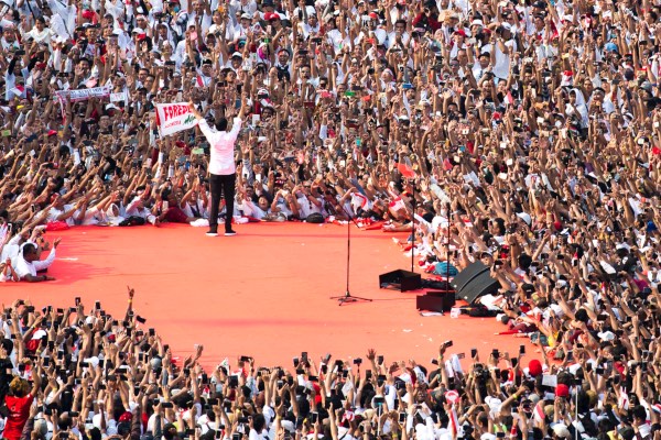 Atas Nama Cinta, Jokowi Ingin Memeluk Semua Orang