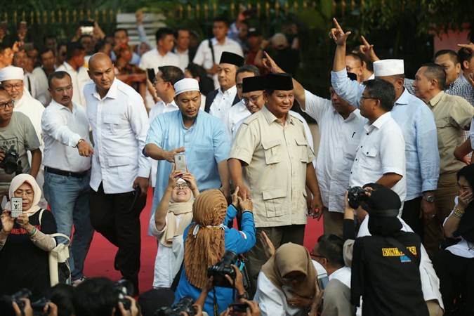 Prabowo Minta Pendukung Tak Percayai Quick Count Beberapa Lembaga Survei