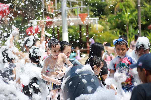 Rasakan Sensasi Salju Di Jogja Bay Waterpark Harianjogja Com