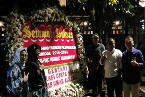 Karangan Bunga Ucapan Selamat Prabowo Menang Berdatangan