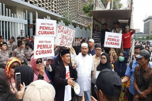 Demo Bawaslu, Sekolompok Orang Ingin Pemilu 2019 Dinyatakan Curang Senasional