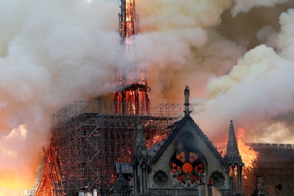 Ilmuwan Kepolisian Perancis Turun Tangan Cari Bukti Kebakaran Notre Dame