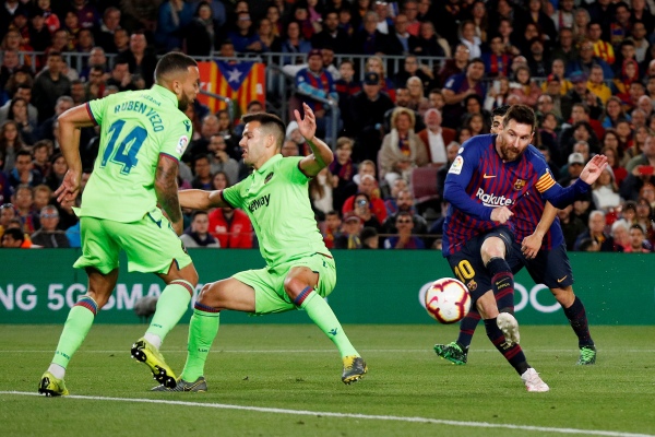Gol Messi Bawa Barcelona Juarai La Liga Spanyol 2018-2019