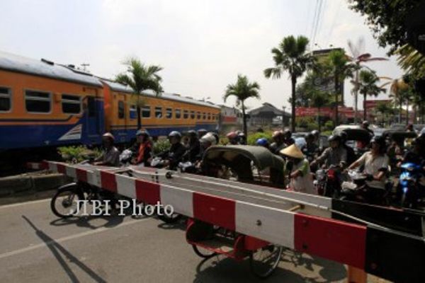 PT KAI Bakal Pasang Kamera CCTV di Perlintasan, Ini Komentar Warganet