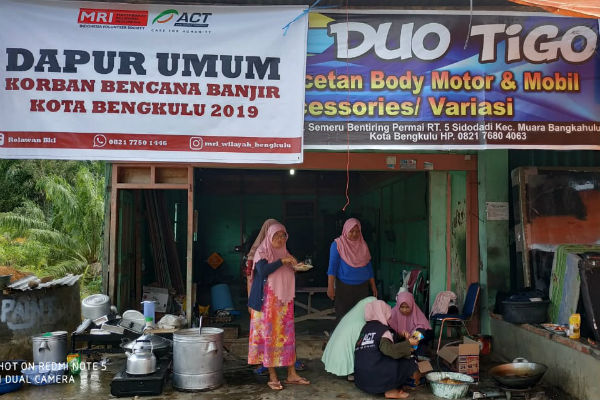  12.000 Jiwa Mengungsi Akibat Banjir Bengkulu, ACT DIY Terjunkan Armada Humanity Food Truck