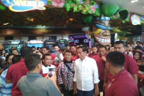 Hari Buruh, Jokowi Liburan di Mal Solo Baru